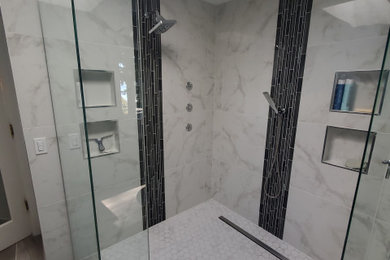 Example of a mid-sized minimalist bathroom design in Seattle