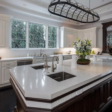 Traditional Snow White in Beverly Hills homes
