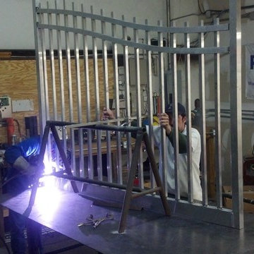Driveway gates