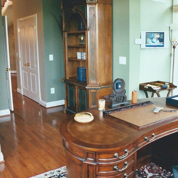 Traditional Small Scale Home Office