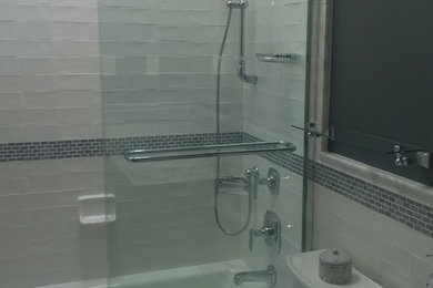Example of a transitional bathroom design in New York
