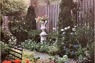 Photo of a traditional landscaping in Atlanta.