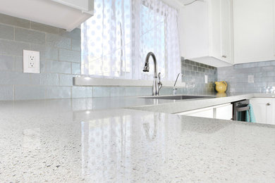 Kitchen - kitchen idea in Omaha