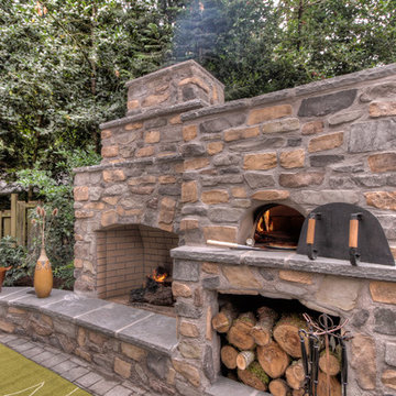 Outdoor Fireplace with pizza oven