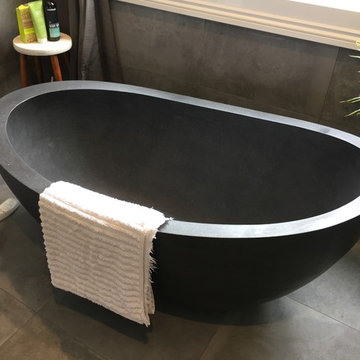 Black Autumn Bath