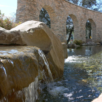 Large Scale Pond for Shopping Plaza Entrance