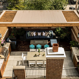 Photo of a mid-sized contemporary rooftop garden in Chicago.