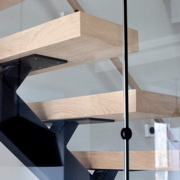 Main + 25th - Staircase