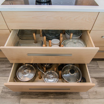 Full-Access Contemporary Kitchen