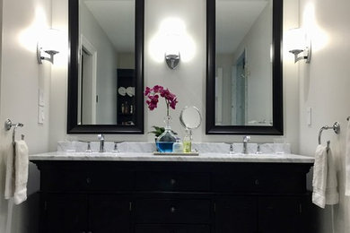 Bathroom - contemporary bathroom idea in Toronto