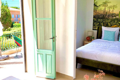 マルセイユにあるトランジショナルスタイルのおしゃれな寝室