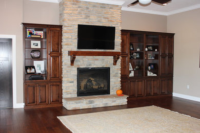 Arts and crafts family room photo in Chicago