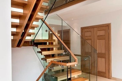 Ejemplo de escalera minimalista de tamaño medio