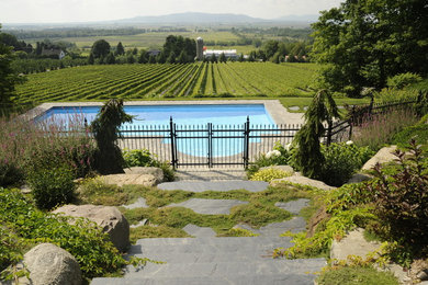 Photo of a contemporary hillside stone landscaping in Montreal.