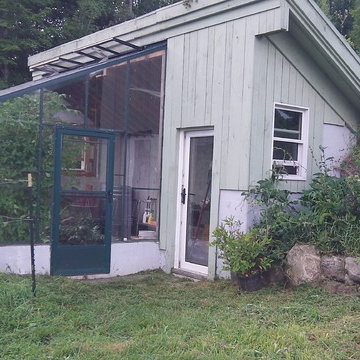 Earth-bermed greenhouse