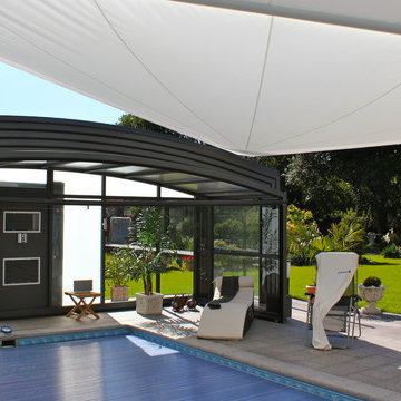 Sonnensegel elektrisch über Pool