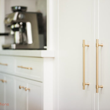 Organic Texture, Sophisticated Form: Story of a Transitional Kitchen