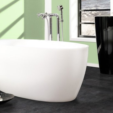 Schwarzer Schiefer als selbstklebender Designbelag im Badezimmer