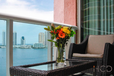 Example of a small minimalist balcony design in Miami