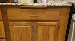 What kind of cabinet pulls for oak kitchen cabinets?