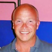 Steve Akinss foto