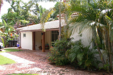Exterior home idea in Miami