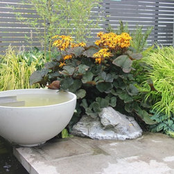 Solus Decor Scupper Water Feature Available in a Range of Colours - Outdoor Fountains And Ponds