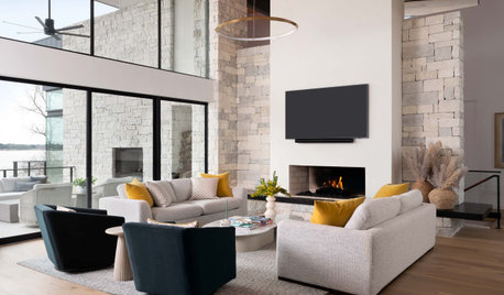 Houzz Tour: Warm Contemporary Style on a Texas Lake