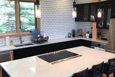 Kitchen - kitchen idea in Calgary
