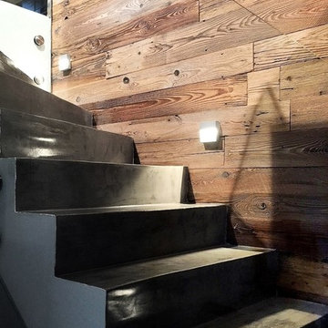Wandgestaltungen, Holzwand im Treppenbereich