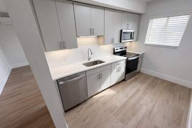 Trendy kitchen photo in Miami