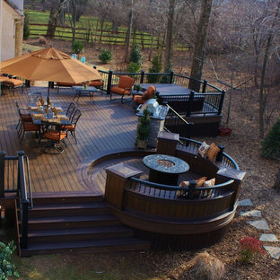 フィラデルフィアのトラディショナルスタイルのおしゃれなデッキの写真