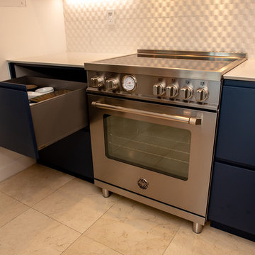 Contemporary Kitchen Remodel Done in a Two Tone Color