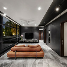 Houzz Tour: Black Turns an Ordinary Apartment Into a Head Turner
