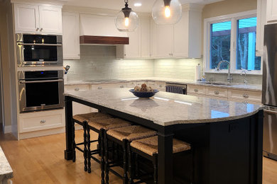Eat-in kitchen - mid-sized coastal light wood floor eat-in kitchen idea in Boston with an undermount sink, shaker cabinets, white cabinets, quartzite countertops, gray backsplash, glass tile backsplash, stainless steel appliances, an island and gray countertops