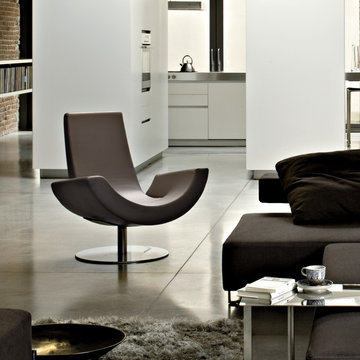 Selling: Fly Lounge Chair