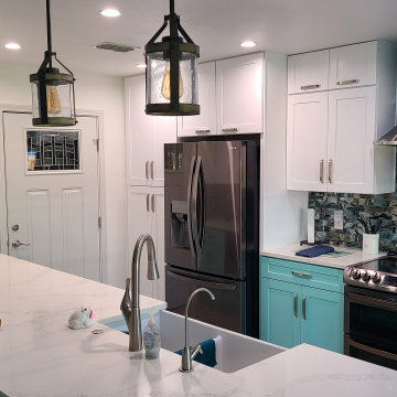 Contemporary Kitchen Remodel Done in a Two-Tone Color