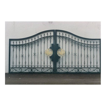 Driveway gates