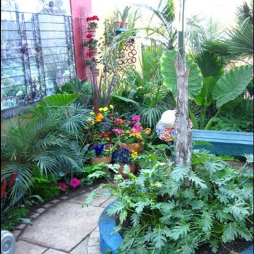 MEXICAN HACIENDA TROPICAL GARDEN