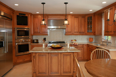 Example of a classic kitchen design in New York