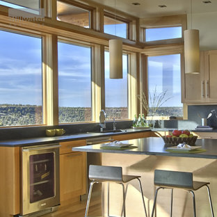 Contemporary kitchen ideas - Inspiration for a contemporary kitchen remodel in Seattle
