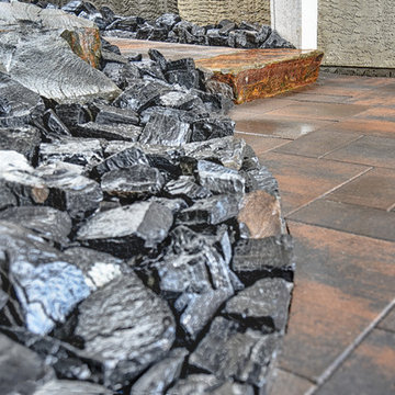 Rundle Stone Tailings Surrounding Paving Stone Patio