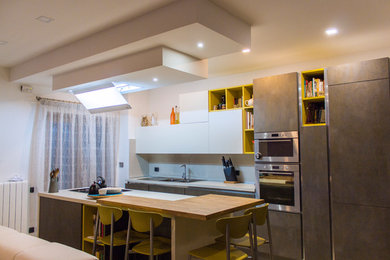 Ispirazione per una cucina design