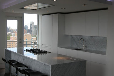Kitchen - modern kitchen idea in Calgary
