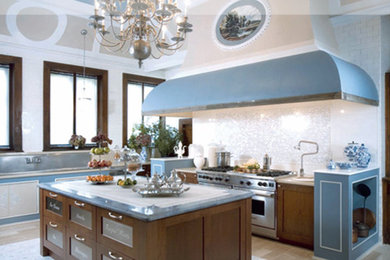 Kitchen - kitchen idea in Milwaukee