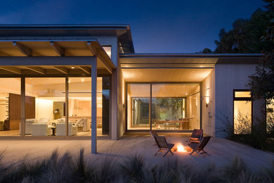 Photo of a contemporary patio in Los Angeles with a fire feature and no cover.