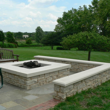 Outdoor Fire Pits and Fireplaces