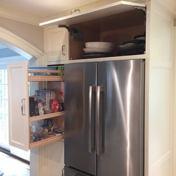 Kitchen Special Features: Pull out Pantry & Lift Up Cabinet