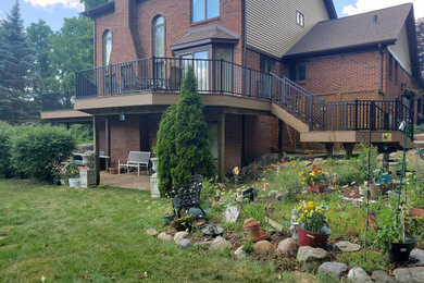 Example of a deck design in Detroit