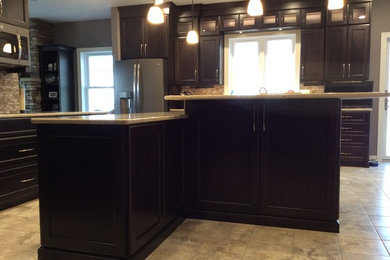 Kitchen - traditional kitchen idea in Cedar Rapids
